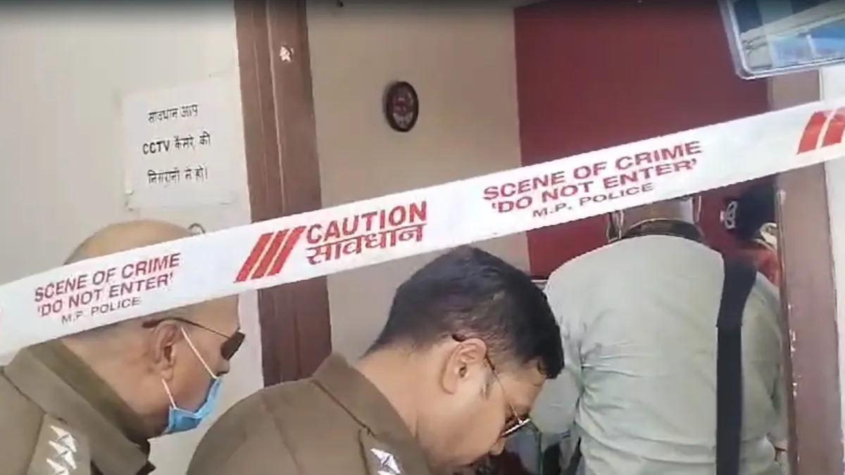 देवास: 6 महीने से खाली था मकान, फ्रिज खोला तो मिली महिला की लाश Police- India TV Hindi