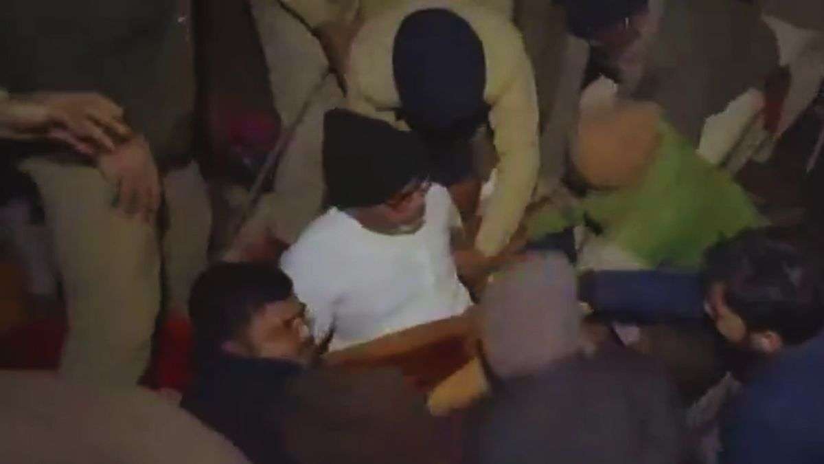 BPSC Protest: प्रशांत किशोर को पुलिस ने हिरासत में लिया, खाली कराया गांधी मैदान