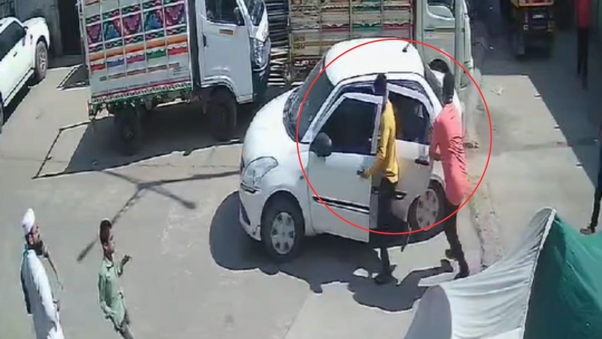 शख्स को दिनदहाड़े उठा ले गए बदमाश, CCTV में कैद हुई किडनैपिंग की घटना