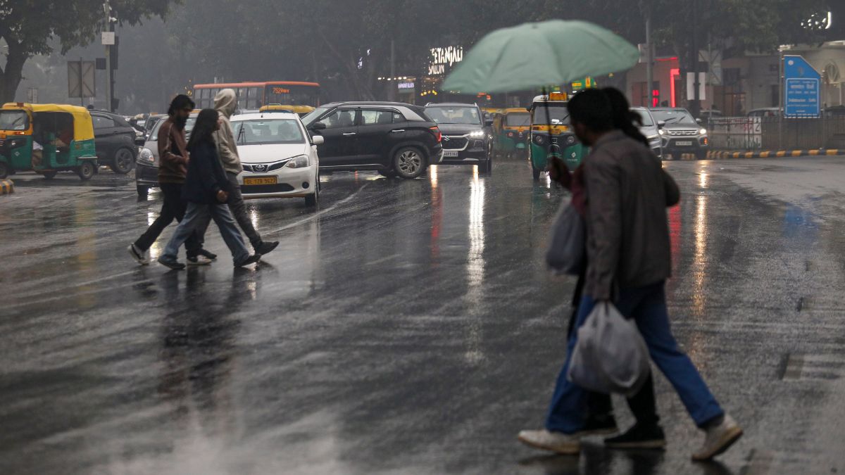 दिल्ली-NCR में बारिश ने बढ़ाई ठिठुरन, जानें कैसा रहेगा आज का मौसम; UP में भी अलर्ट