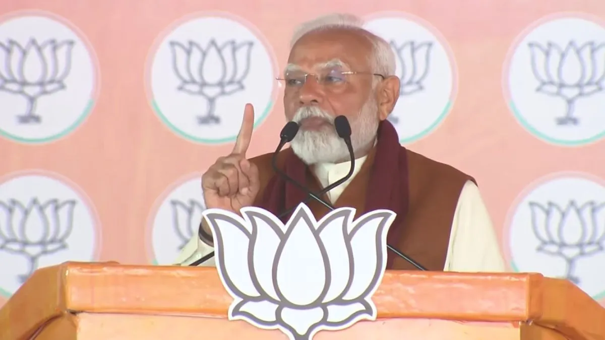 दिल्ली के द्वारका से PM मोदी ने विपक्ष पर साधा निशाना, बोले- 'AAP'दा वालों ने निचोड़ लिया दिल्ली का पैसा दिल्ली के द्वारका में PM मोदी का संबोधन।- India TV Hindi