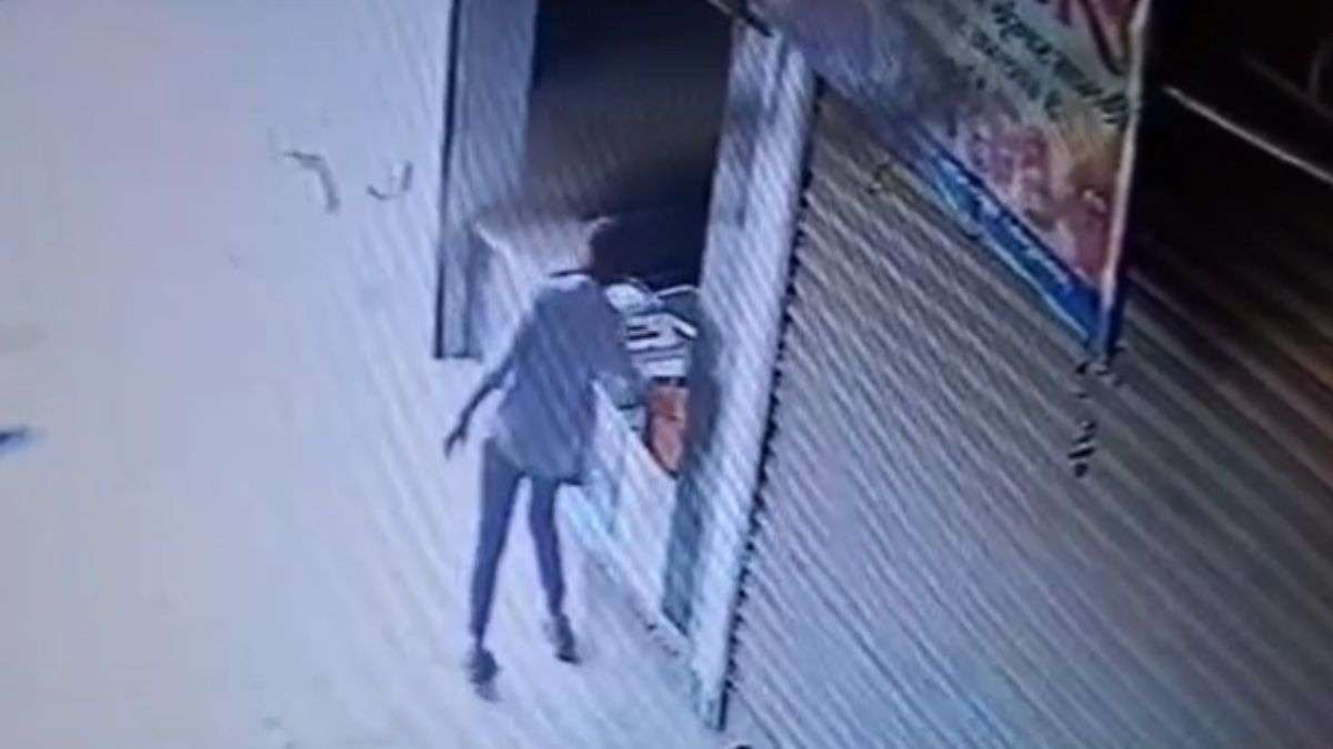 महज 10 सेकेंड में 30 लाख के गहने पार, दुकानदार के उड़े होश; सामने आया CCTV फुटेज – India TV Hindi