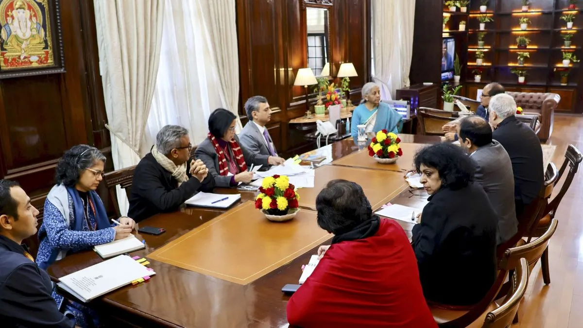 Budget 2025: वित्त मंत्री दे सकती है टैक्सपेयर्स को तोहफा, इनकम टैक्स को लेकर हो सकता है यह ऐलान Finance Minister Nirmala Sitharaman- India TV Paisa