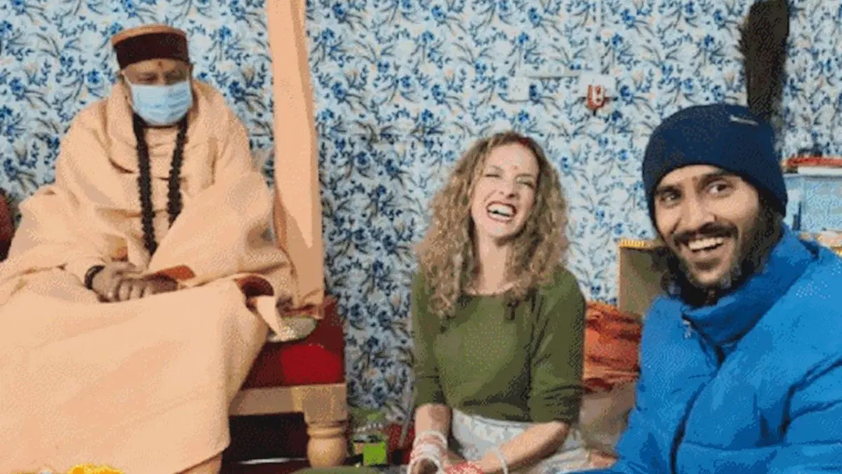 महामंडलेश्वर स्वामी...- India TV Hindi