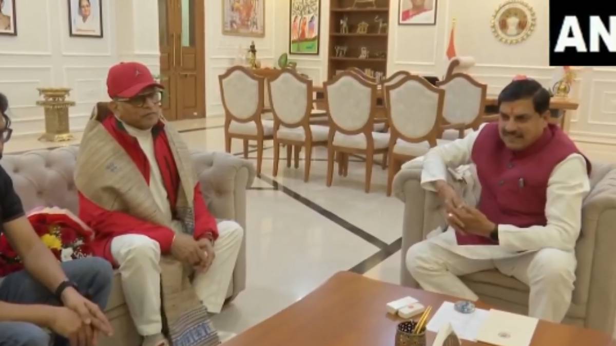 मप्र के मुख्यमंत्री से मिले अन्नू कपूर, फूलों से किया स्वागत और सुनाया शिव तांडव  – India TV Hindi