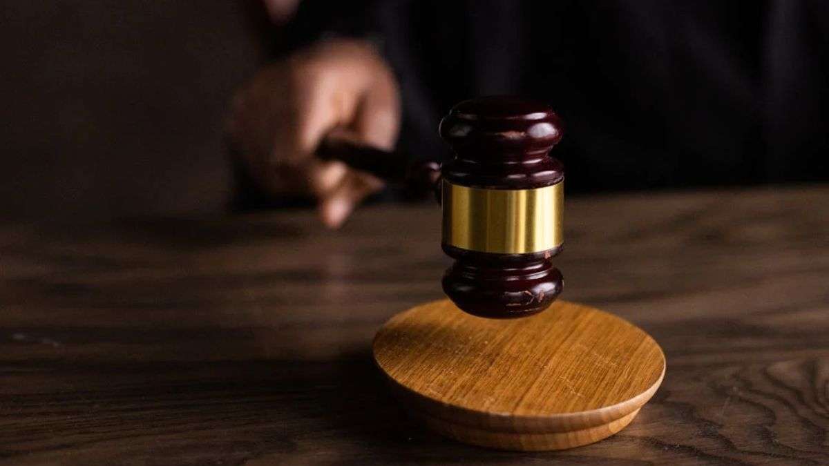 कोर्ट ने पत्नी-बेटी के हत्यारे को सुनाई मौत की सजा, घटना के बाद खुद को भी मार लिया था चाकू कोर्ट ने पत्नी-बेटी के हत्यारे को सुनाई मौत की सजा, घटना के बाद खुद को भी मार लिया था चाकू