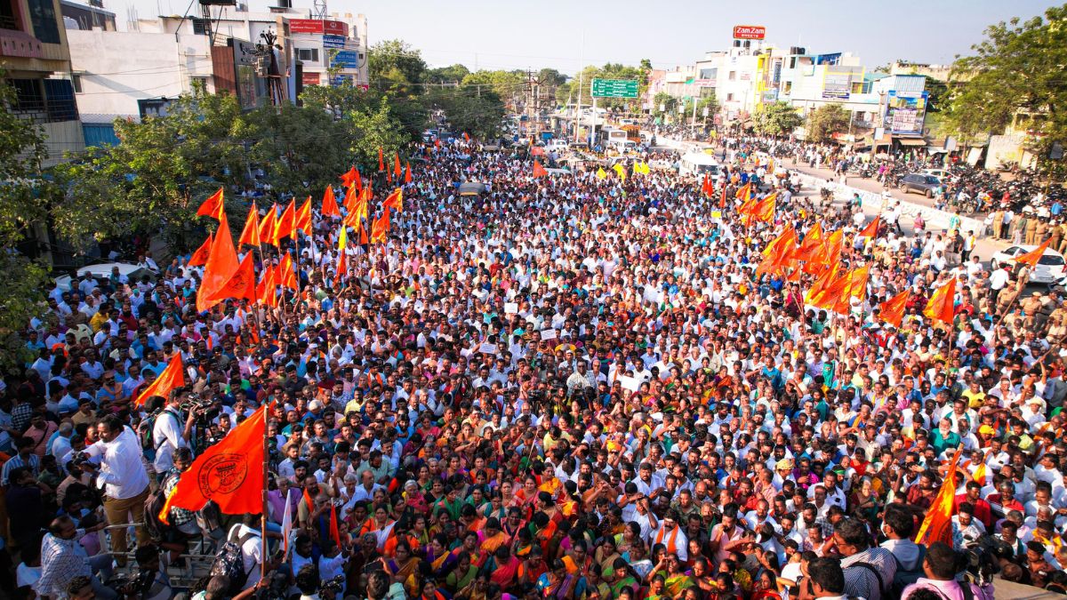 ‘हिंदुओं की पवित्र पहाड़ी को कहा जा रहा वक्फ की संपत्ति’, मदुरै में हिंदू समुदाय का बड़ा प्रदर्शन