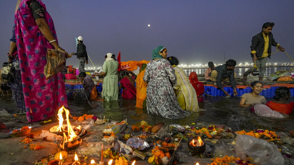 Magh Purnima 2025: माघ पूर्णिमा स्नान के बाद अपने राशिनुसार किन मंत्रों का करें जप? जानें