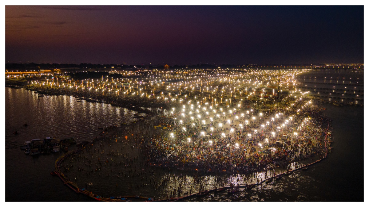 Mahakumbh Magh Purnima Pavitra Snan Live: महाकुंभ में माघ पूर्णिमा का पवित्र स्नान शुरू, बड़ी संख्या में भक्त लगा रहे डुबकी