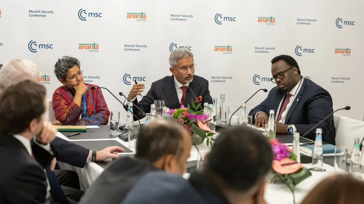 म्यूनिख सम्मेलन में जयशंकर का पश्चिमी देशों पर तगड़ा कटाक्ष, कहा-"जो कहते हो, वही करो" म्यूनिख सम्मेलन में विदेश मंत्री जयशंकर।- India TV Hindi