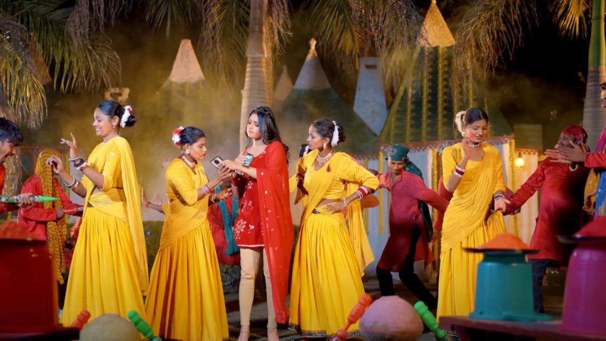 होली से पहले ही आई भोजपुरी गानों की बाढ़,  ‘गुलाबी रंगवा’ भी रिलीज – India TV Hindi