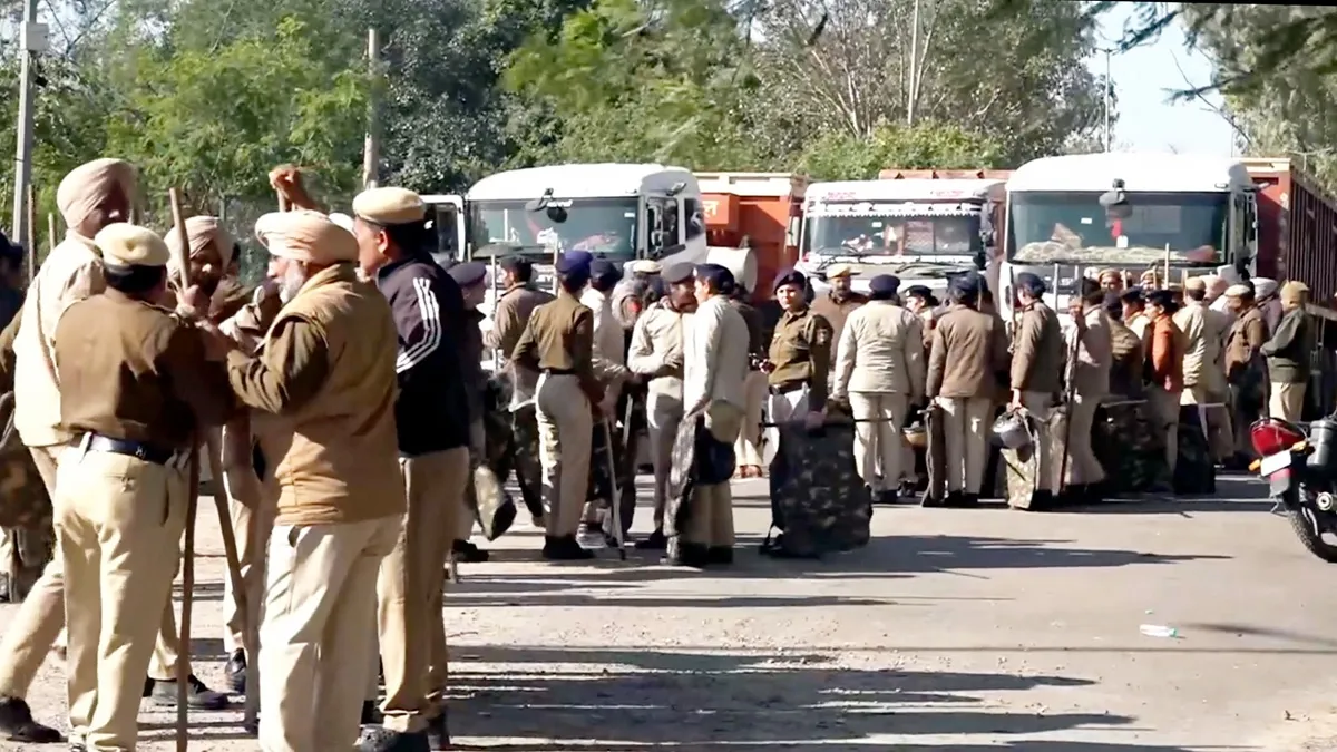 LIVE: संयुक्त किसान मोर्चा का चंडीगढ़ कूच, पुलिस ने पंजाब बॉर्डर सील किया, 700 नेता हिरासत में लिए गए Farmers, Punjab- India TV Hindi