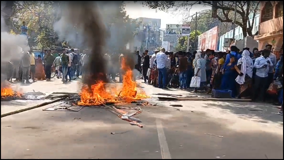 अतिक्रमण हटाने के दौरान फल विक्रेता की मौत, बेटा बोला- ‘SP की गाड़ी आई थी, भागते हुए गिरे फिर नहीं उठे’