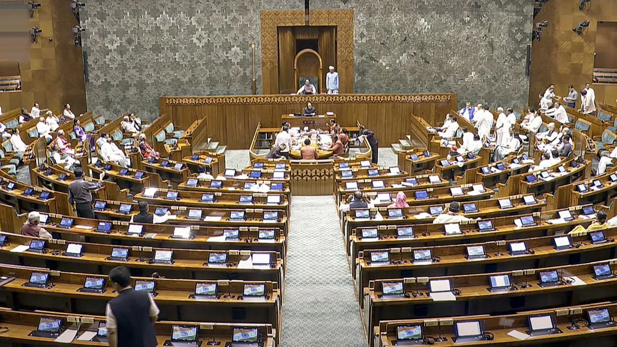 LIVE: संसद में आज भी हुआ हंगामा, लोकसभा से विपक्ष ने किया वॉकआउट Lok Sabha, Rajya Sabha, Parliament Budget Session- India TV Hindi