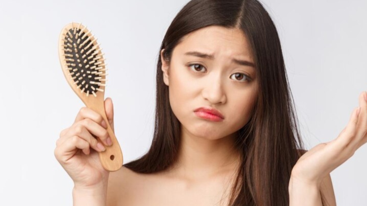 झड़ते बालों से हैं परेशान तो ऐसे करें प्याज और करी पत्ते का इस्तेमाल, कंट्रोल होगा हेयर फॉल झड़ते बालों से हैं परेशान तो ऐसे करें प्याज और करी पत्ते का इस्तेमाल, कंट्रोल होगा हेयर फॉल