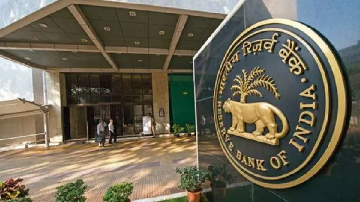 कम हुई महंगाई ने और सस्ते लोन की उम्मीद को दी हवा, RBI अप्रैल में फिर घटा सकता है ब्याज दर फरवरी में खुदरा मुद्रास्फीति सात महीने के निचले स्तर 3. 61 प्रतिशत पर आ गई है। - India TV Paisa