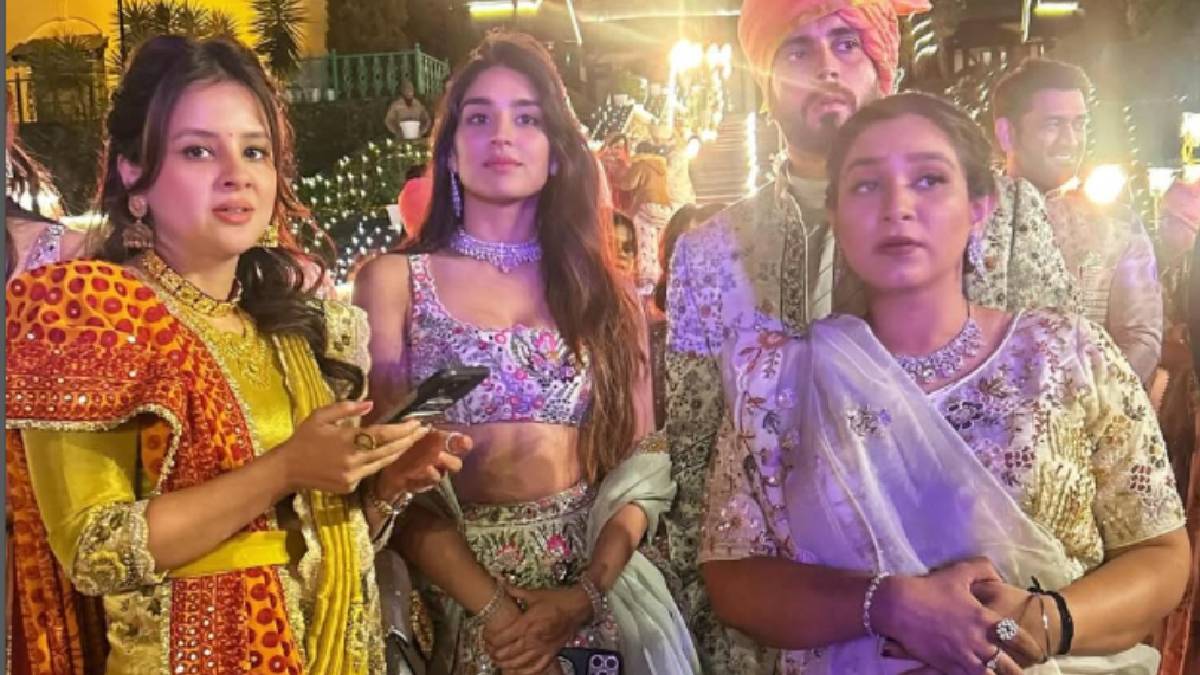 साक्षी धोनी की खूबसूरती के सामने फीकी पड़ी बॉलीवुड हसीनाएं – India TV Hindi साक्षी धोनी की खूबसूरती के सामने फीकी पड़ी बॉलीवुड हसीनाएं – India TV Hindi