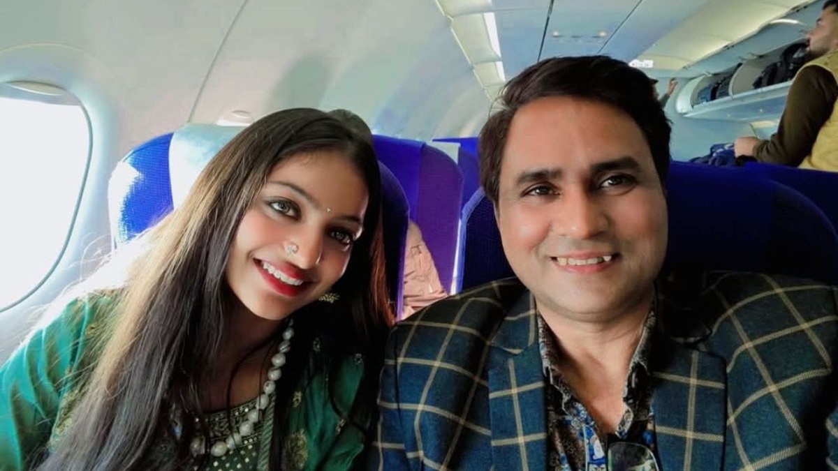 मोनालिसा को फिल्म का ऑफर देने वाले डायरेक्टर सनोज मिश्रा अरेस्ट, रेप केस में हुई गिरफ्तारी