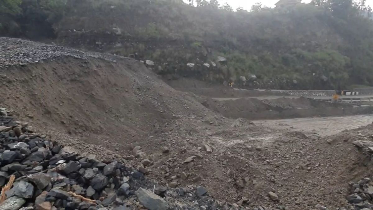 रामबन: रात में थमी भारी बारिश, अब सामने आया मलबे का पहाड़; प्रशासन ने तेज किए राहत कार्य