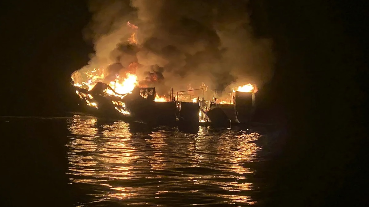 कांगो में हुआ दर्दनाक हादसा, आग लगने के बाद पलटी नाव; कम से कम 50 लोगों की मौत सैकड़ों लापता