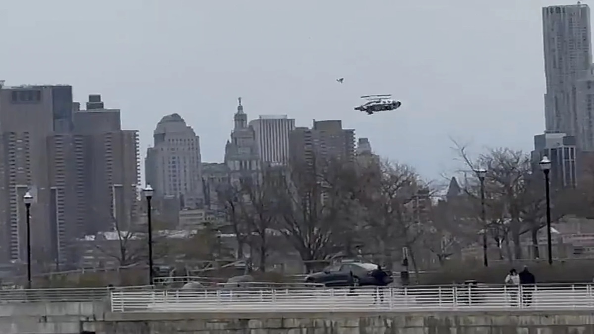US Helicopter Crash: अमेरिका में हडसन नदी में गिरा हेलिकॉप्टर, 6 लोगों की मौत; सामने आया VIDEO