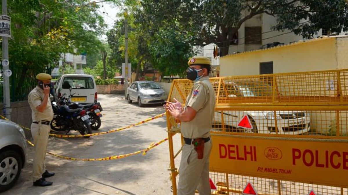 दिल्ली में बदमाश बेखौफ, चिनोट बस्ती में डबल मर्डर, त्रिलोकपुरी 31 ब्लॉक में प्रॉपर्टी डीलर की कार पर फायरिंग