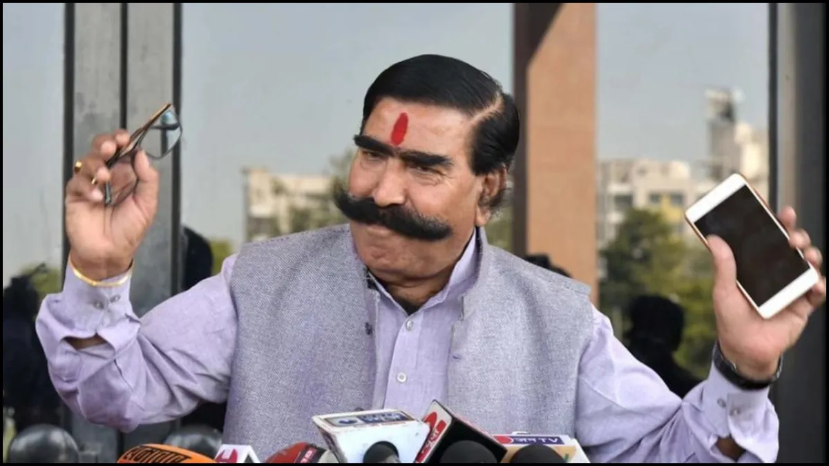 मंदिर पवित्रता विवाद के बाद ज्ञान देव आहूजा पर बीजेपी की बड़ी कार्रवाई, पार्टी से निकाला ज्ञान देव आहूजा- India TV Hindi