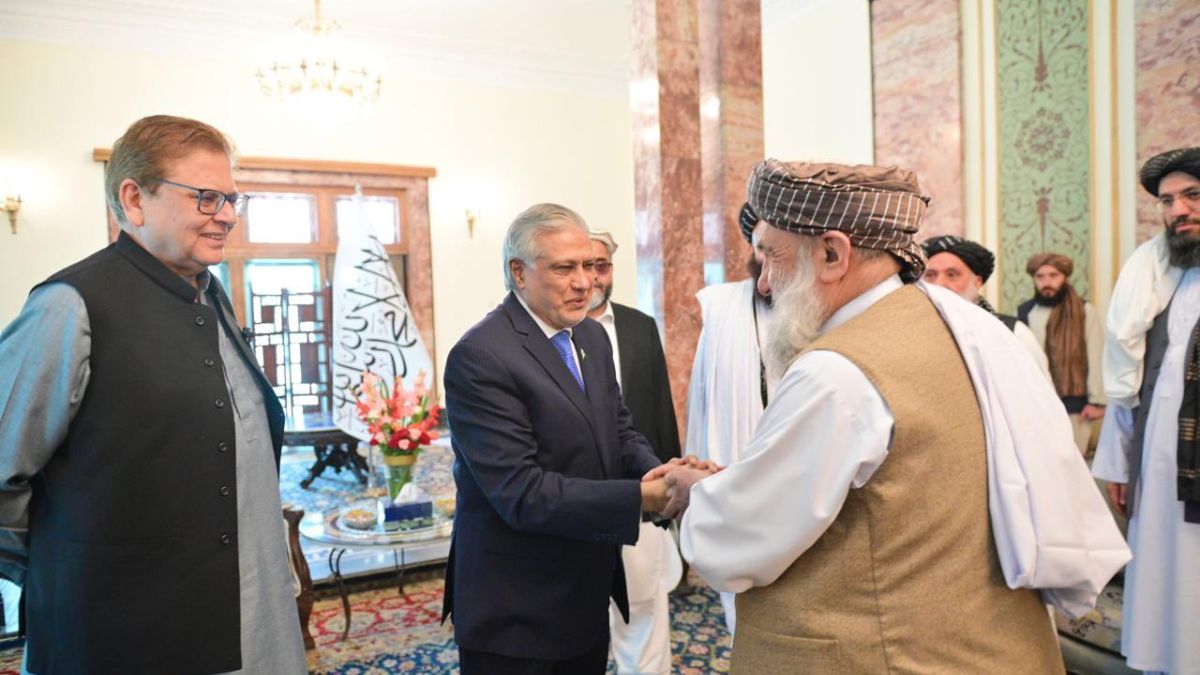 भारी तनाव के बीच अफगानिस्तान पहुंचे पाकिस्तान के डिप्टी PM, दोनों देशों के बीच बातचीत में छाए रहे ये मुद्दे