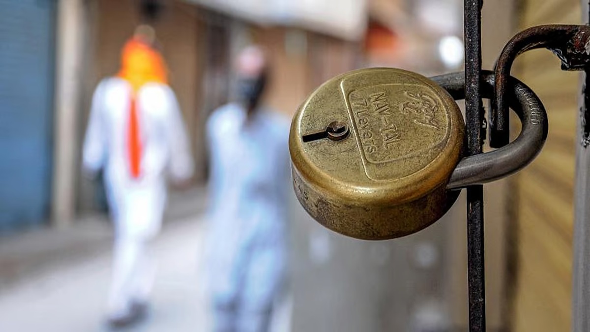 यूपी: पीलीभीत की कॉलोनी में बिना नक्शा पास कराए बनाई गई मस्जिद, लगाया गया ताला, नोटिस जारी