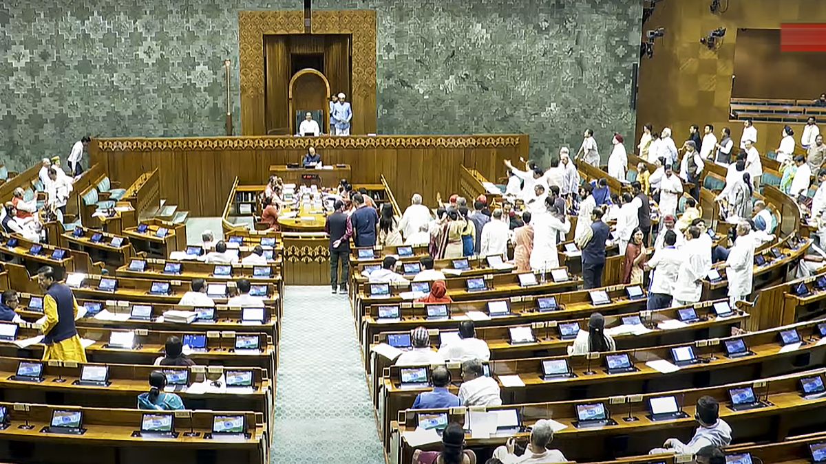 लोकसभा से वक्फ बिल को पास करा पाएगी सरकार? जानें किस पार्टी के पास है कितनी ताकत