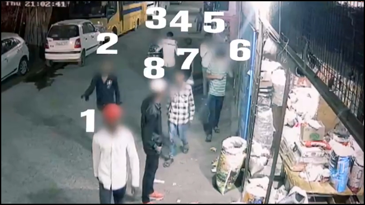 दिल्ली: मनाली घूमने के लिए नहीं थे पैसे, 8 नाबालिग लड़कों ने लूट ली दुकान, सामने आया CCTV वीडियो