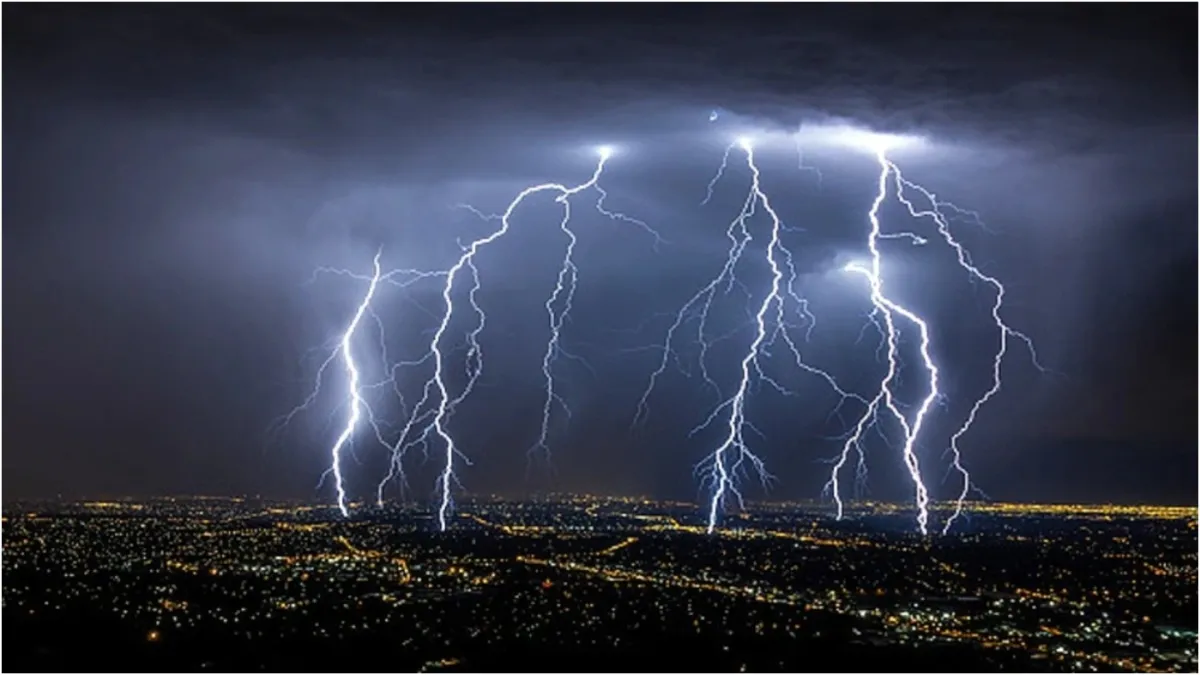 बिहार में भीषण आंधी-पानी और वज्रपात का कहर, 58लोगों की मौत, मुआवजे का ऐलान Lightning struck Bihar once again 7 people died yesterday 13 people had lost their lives- India TV Hindi