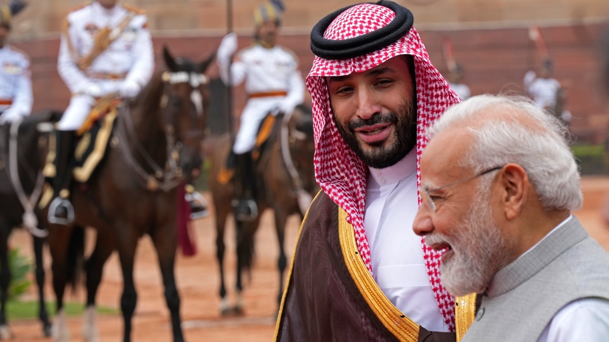 आज सऊदी अरब जा रहे PM मोदी, क्राउन प्रिंस ने दिया है न्योता; वक्फ कानून पर होगी बात?