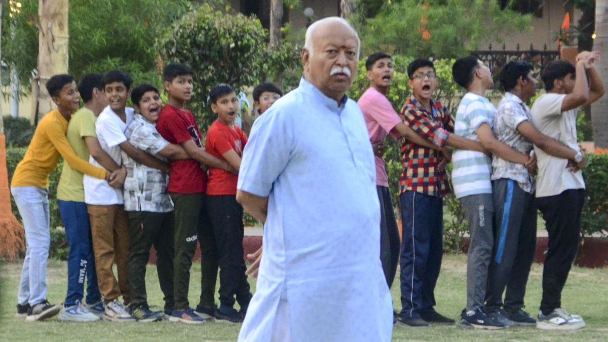 ‘6 बिंदुओं पर चलता है कुटुम्ब प्रबोधन का कार्य’, RSS सुप्रीमो भागवत ने कार्यकर्ताओं को दी ये सीख