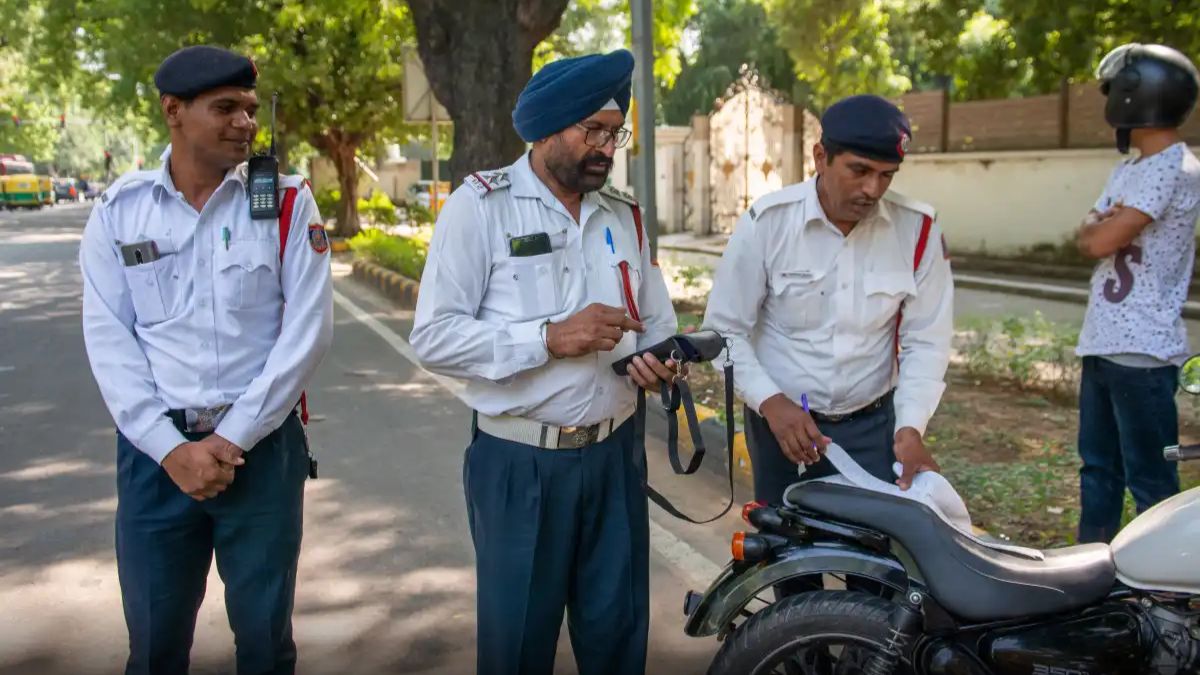 एक ही गाड़ी पर 601 चालान, दिल्ली में ट्रैफिक नियम तोड़ने वाले प्राइवेट गाड़ियों के कुल 1.7 करोड़ मामले पेंडिंग- जब्त हो सकते हैं लाइसेंस