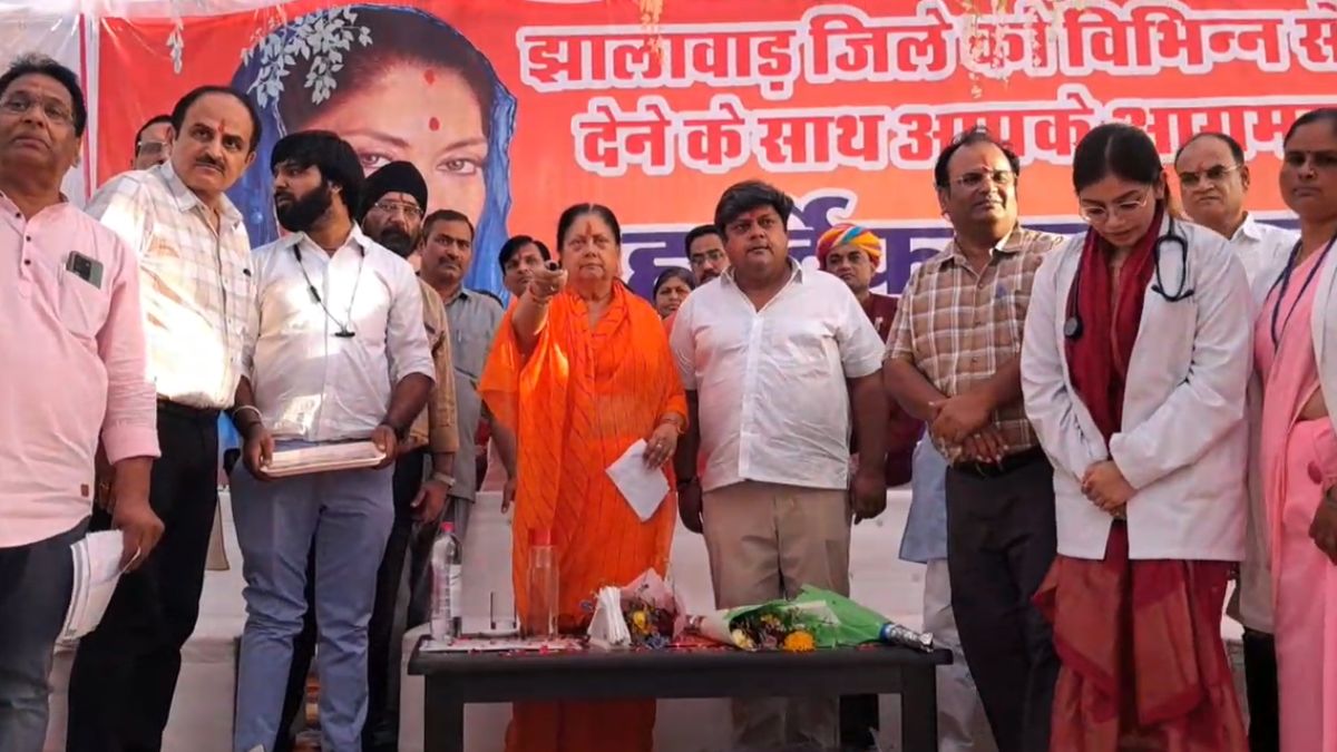 ‘अफ़सर सो रहे हैं, लोग रो रहे हैं’, पेयजल समस्या को लेकर अधिकारियों पर भड़कीं वसुंधरा राजे
