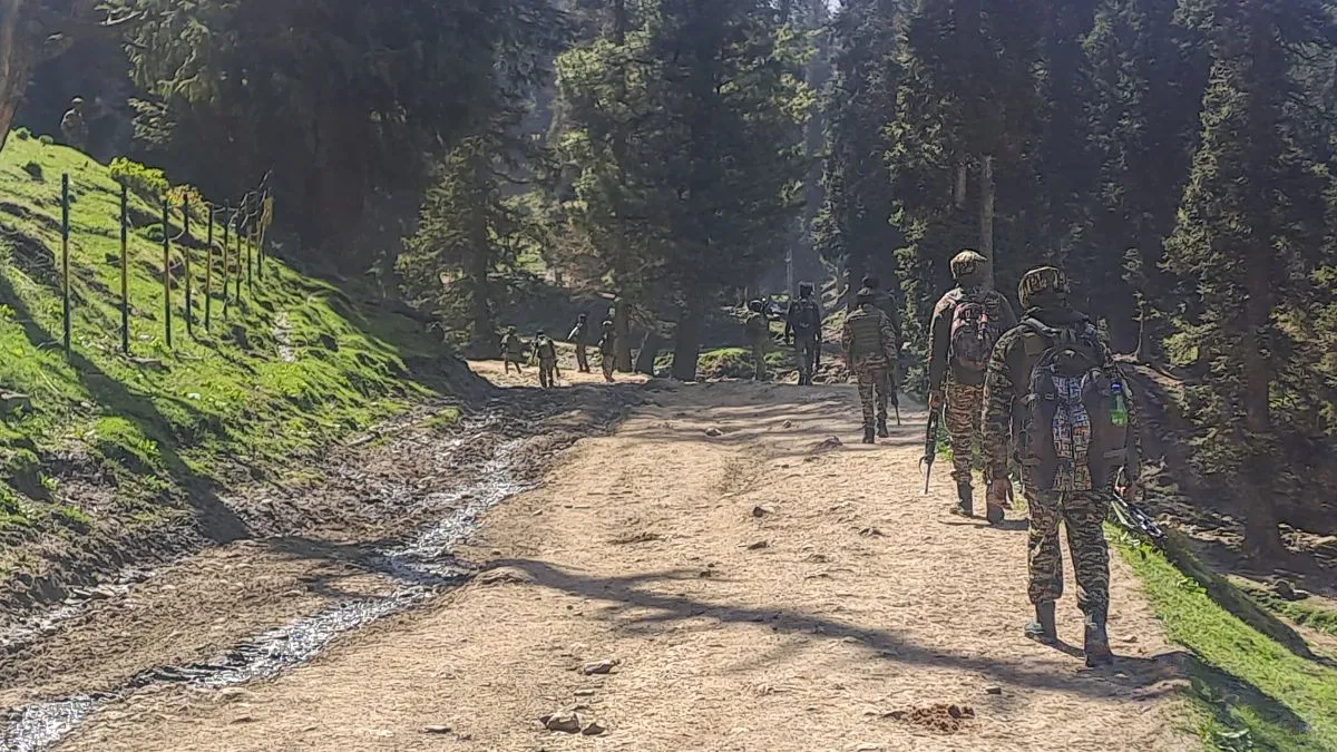 आतंकियों ने टूरिस्टों को नीचे बिठाया, सिर झुकाने को कहा और फिर मार दी गोली, पहलगाम हमले पर सनसनीखेज़ खुलासा security forces, pahalgam attack- India TV Hindi