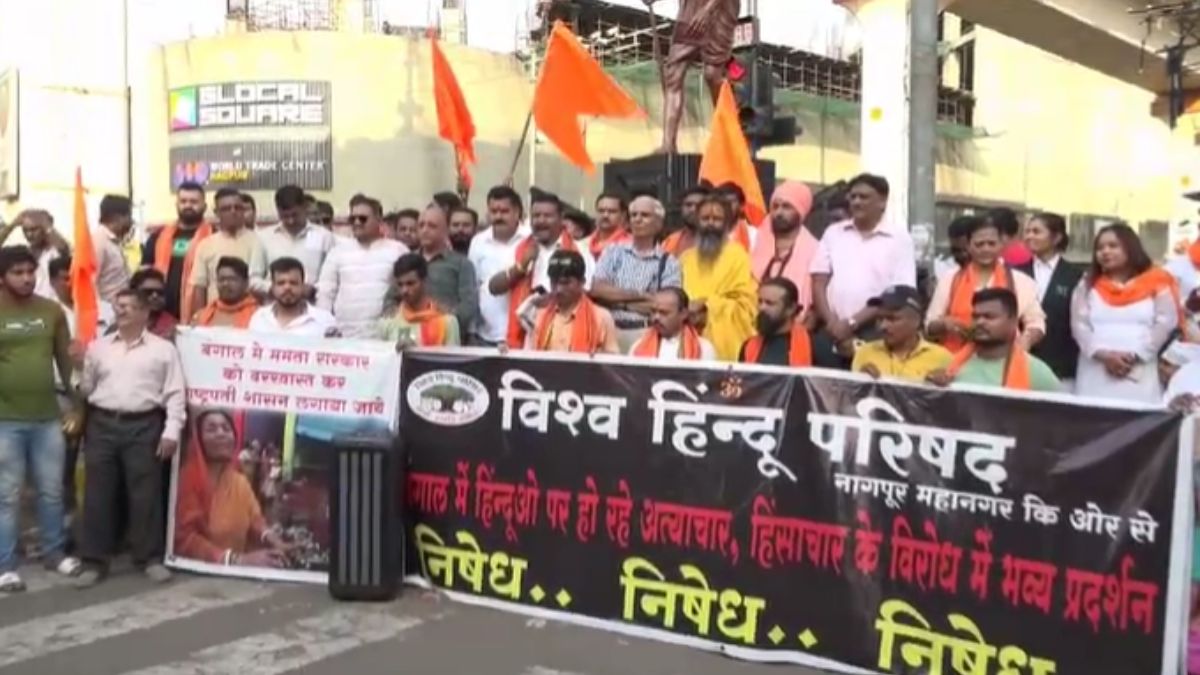 हिंदुओं पर अत्याचार के खिलाफ बजरंग दल और VHP ने भरी हुंकार, कहा- ‘बंगाल कूच की हो चुकी है तैयारी’ हिंदुओं पर अत्याचार के खिलाफ बजरंग दल और VHP ने भरी हुंकार, कहा- ‘बंगाल कूच की हो चुकी है तैयारी’