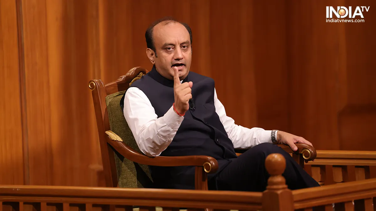 आप की अदालत: "गोलीबारी बंद करना ऑपरेशनल ब्रेक है, जैसे टीवी विज्ञापन ब्रेक होता है", बोले सुधांशु त्रिवेदी आप की अदालत में सुधांशु त्रिवेदी- India TV Hindi