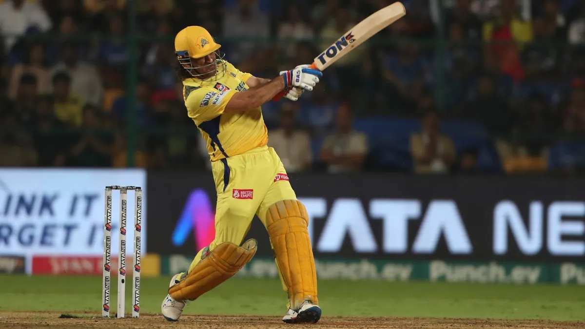 धोनी ने एक छक्के से ही कर दिया कमाल, रोहित और गेल के शानदार क्लब में हो गए शुमार MS Dhoni- India TV Hindi