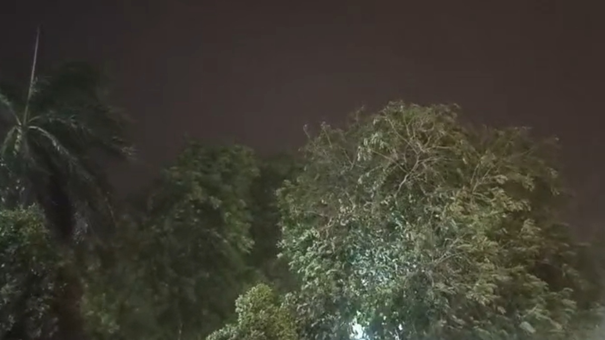 LIVE: दिल्ली-NCR में आंधी तूफान के साथ बारिश, गिरे ओले, यूपी के कई जिलों में भी बरस रहे बादल