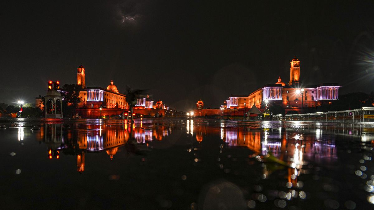 दिल्ली एनसीआर में आंधी, तूफान और पानी ने बरपाया कहर, जानें कहां-कहां और क्या-क्या हुआ प्रभावित