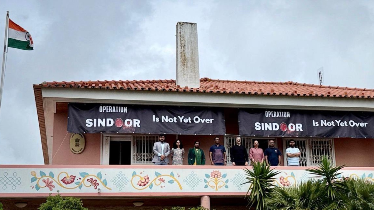 पुर्तगाल में भारतीय दूतावास के बाहर जुटे पाकिस्तानी, मिला ऐसा जवाब कि उड़ गए होश