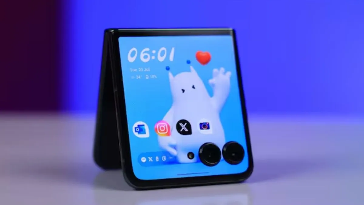 Motorola Razr 60 Ultra Sale, Motorola Razr 60 Ultra Discount, Motorola razr 60 ultra launched in Ind- India TV Hindi