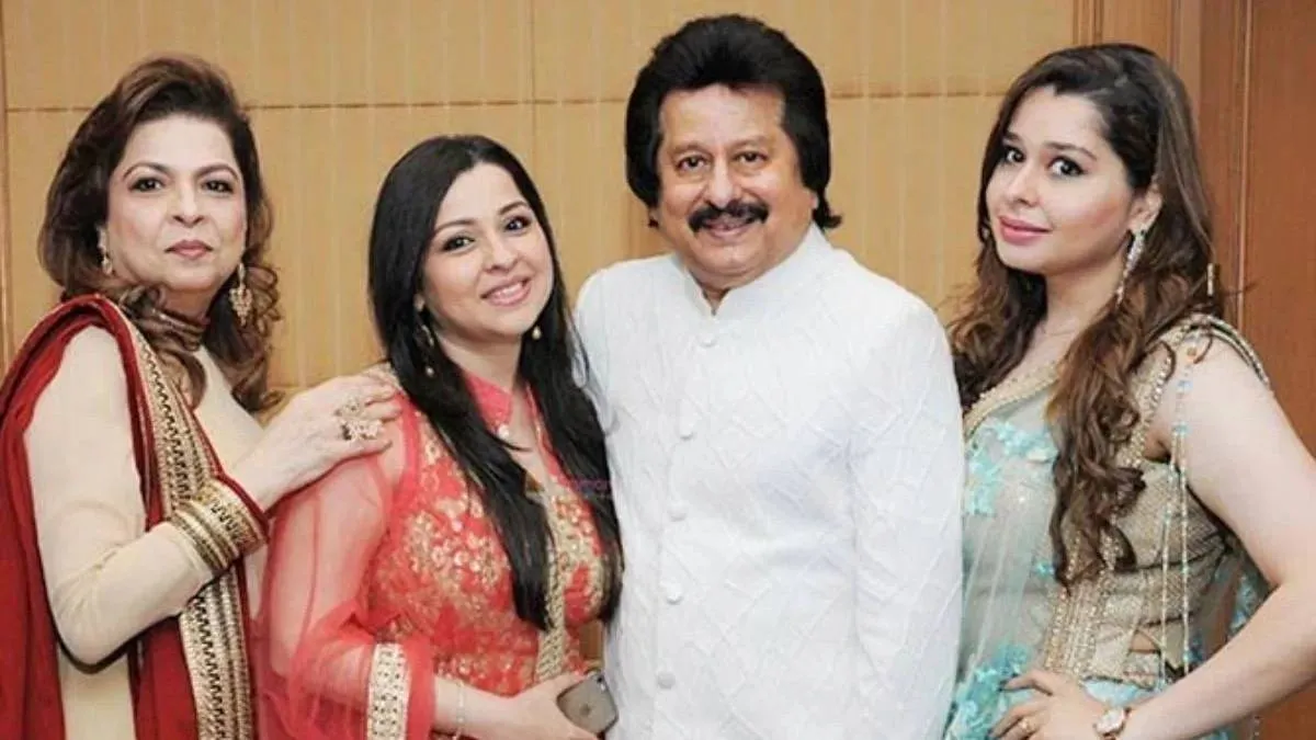 Pankaj Udhas Birth Anniversary: हर शो से पहले पढ़ते थे हनुमान चालीसा, कैसे गजल के किंग बने थे सिंगर Pankaj Udhas - India TV Hindi
