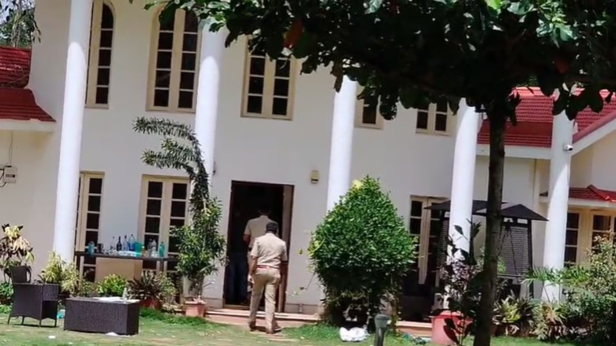 बेंगलुरु के फार्महाउस पर रेव पार्टी में पुलिस की छापेमारी, 31 गिरफ्तार, कुछ के पास मिले ड्रग्स