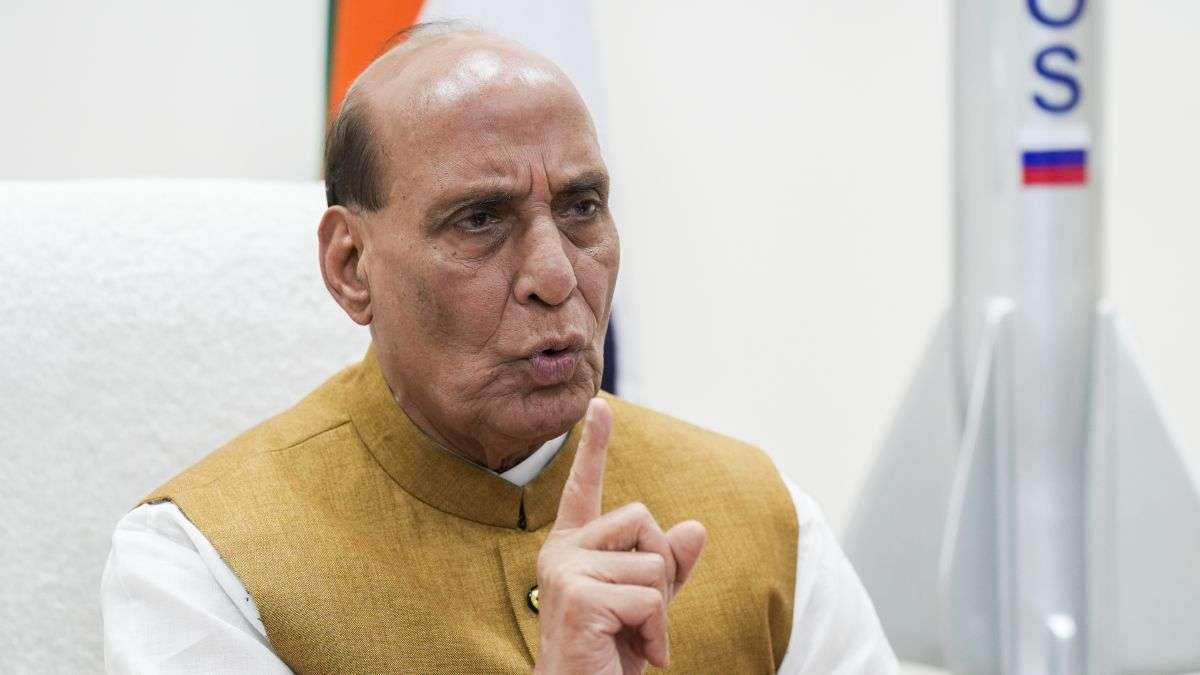 आज INS विक्रांत का दौरा करेंगे राजनाथ सिंह, जानें इस एयरक्राफ्ट कैरियर से क्यों खौफ खाता है पाकिस्तान