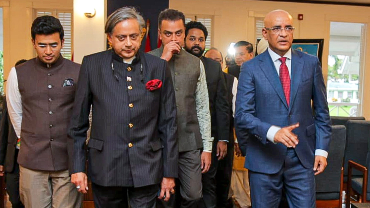 ‘हम शांति से रहना चाहते हैं लेकिन अगर…’, शशि थरूर ने पाकिस्तान और आतंकियों को दे डाली बड़ी चेतावनी