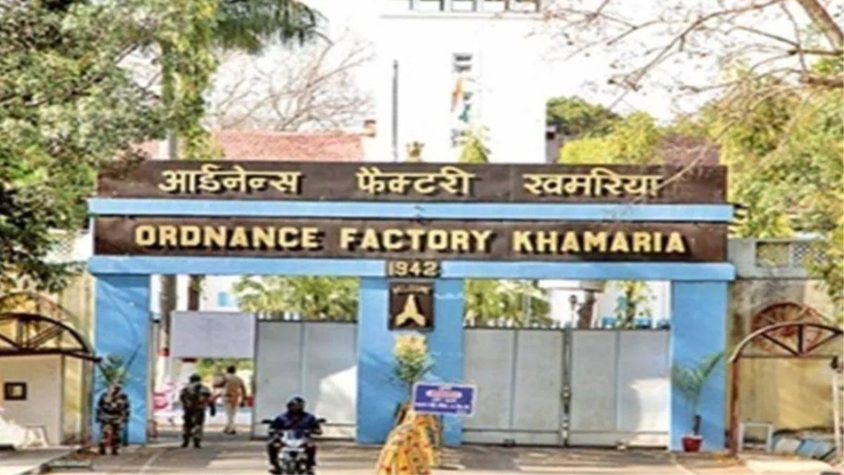 बड़ी खबर! सेना के लिए गोला-बारूद बनाने वाली फैक्ट्री के कर्मचारियों की छुट्टियां रद्द, बताई ये वजह