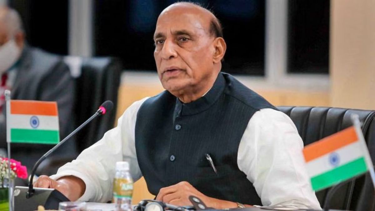 थोड़ी देर में शुरू होगी रक्षा मंत्रालय की बैठक, तीनों सेनाओं के प्रमुख पहुंचे